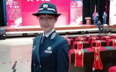 21式军服小姐姐,小姐姐展现新时代军人英姿