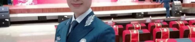 21式军服小姐姐,小姐姐展现新时代军人英姿