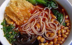 青岛小姐姐吃螺蛳粉视频,味蕾之旅开启！