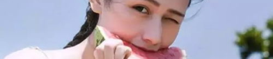 女孩子吃网红红瓜,女孩们的甜蜜诱惑